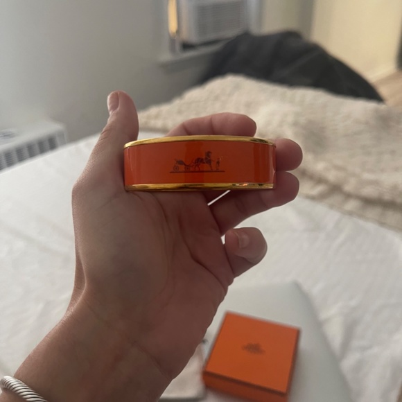 Hermès Caleche Orange Enamel Gold Plated Bangle Bracelet - Picture 2 of 12